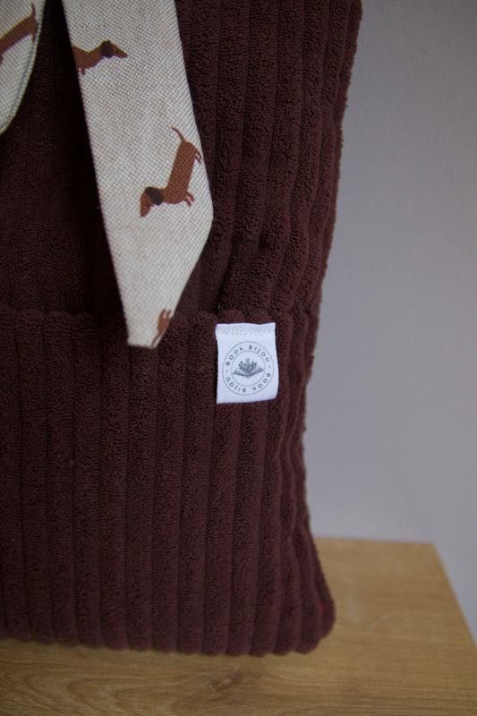 Booksleeve Luxe Strik “Brown & Dogs"