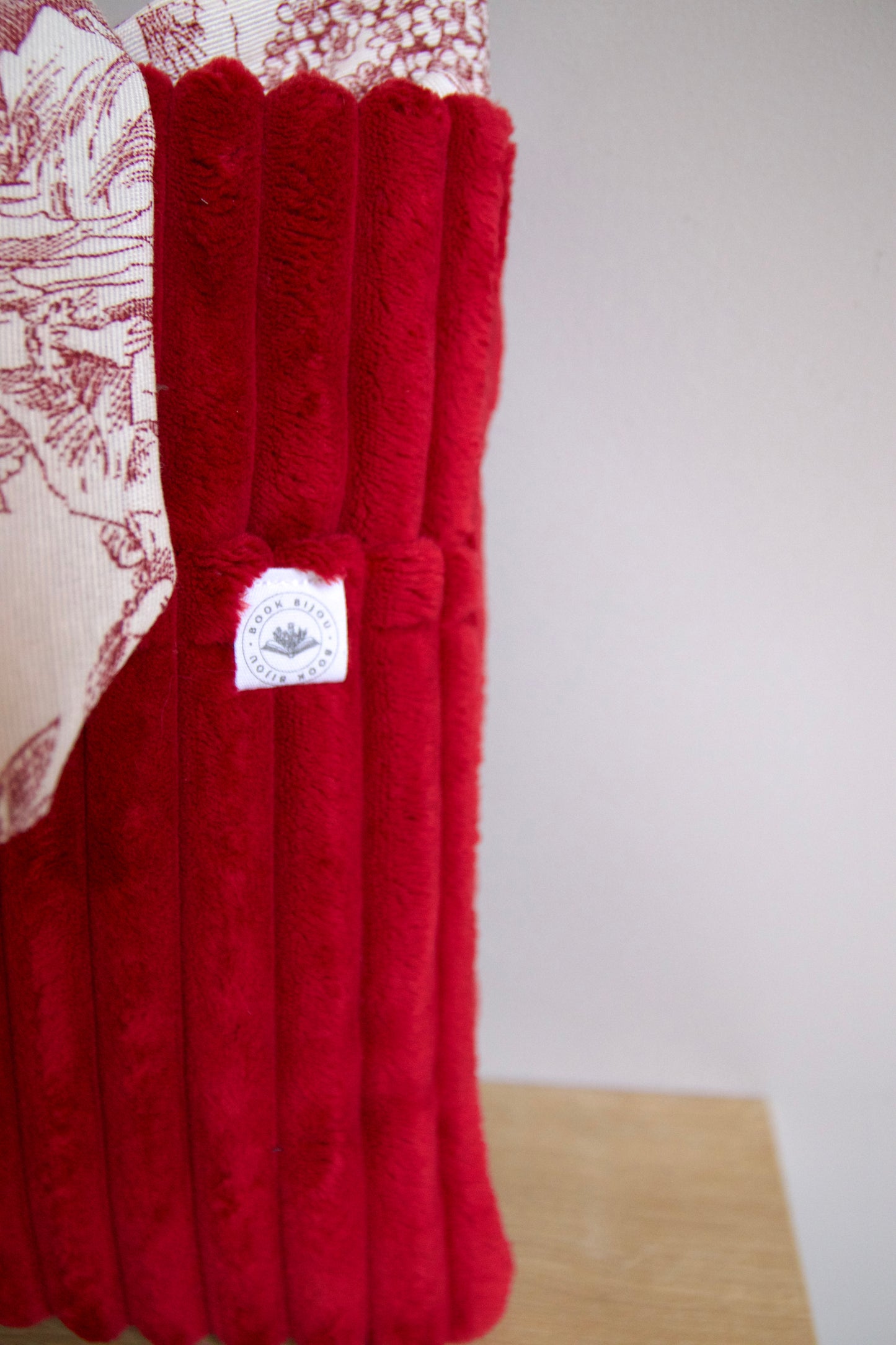 Booksleeve Luxe Strik “Red & Art"