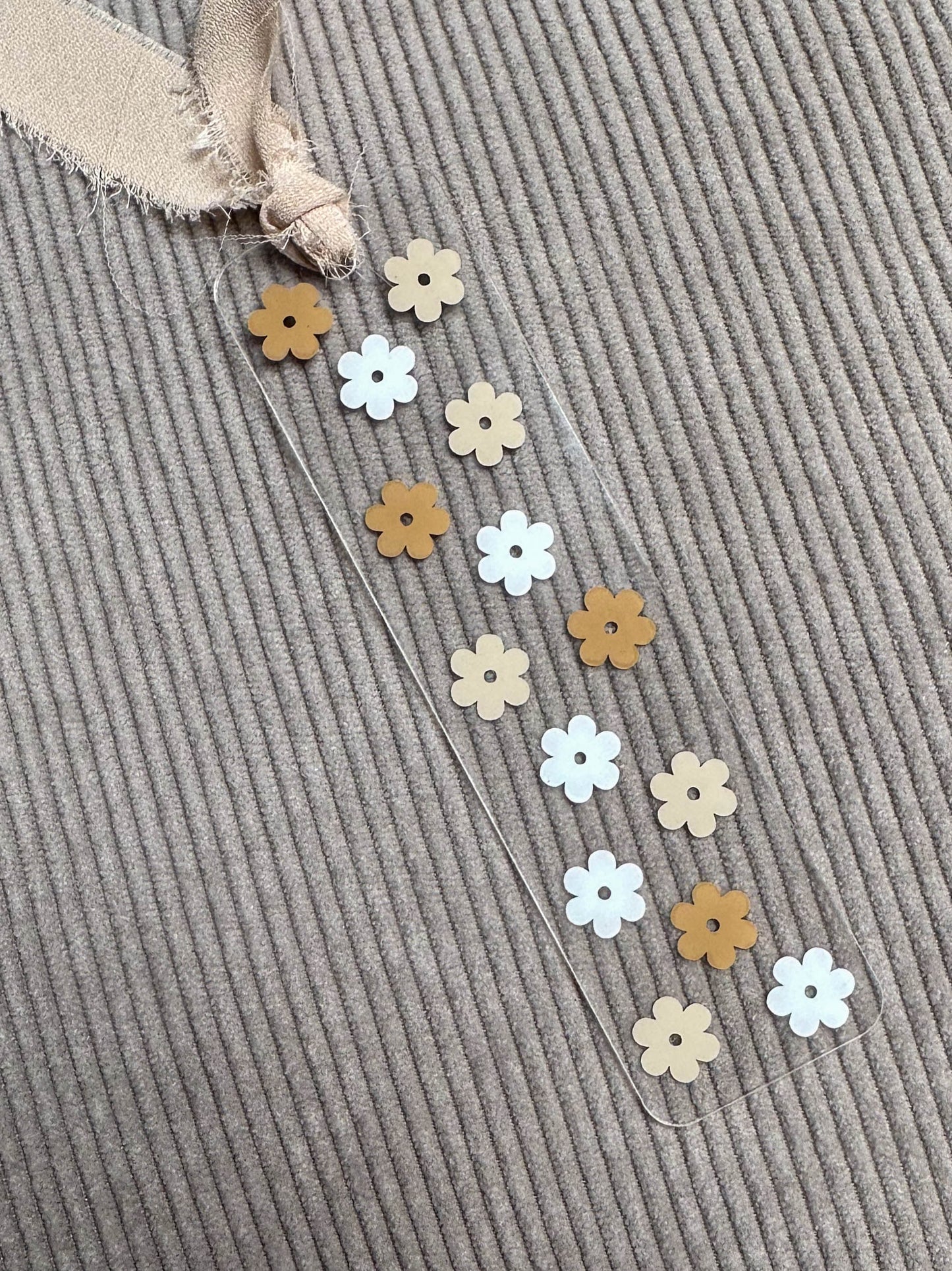 Bookmark "Neutral Flowers"