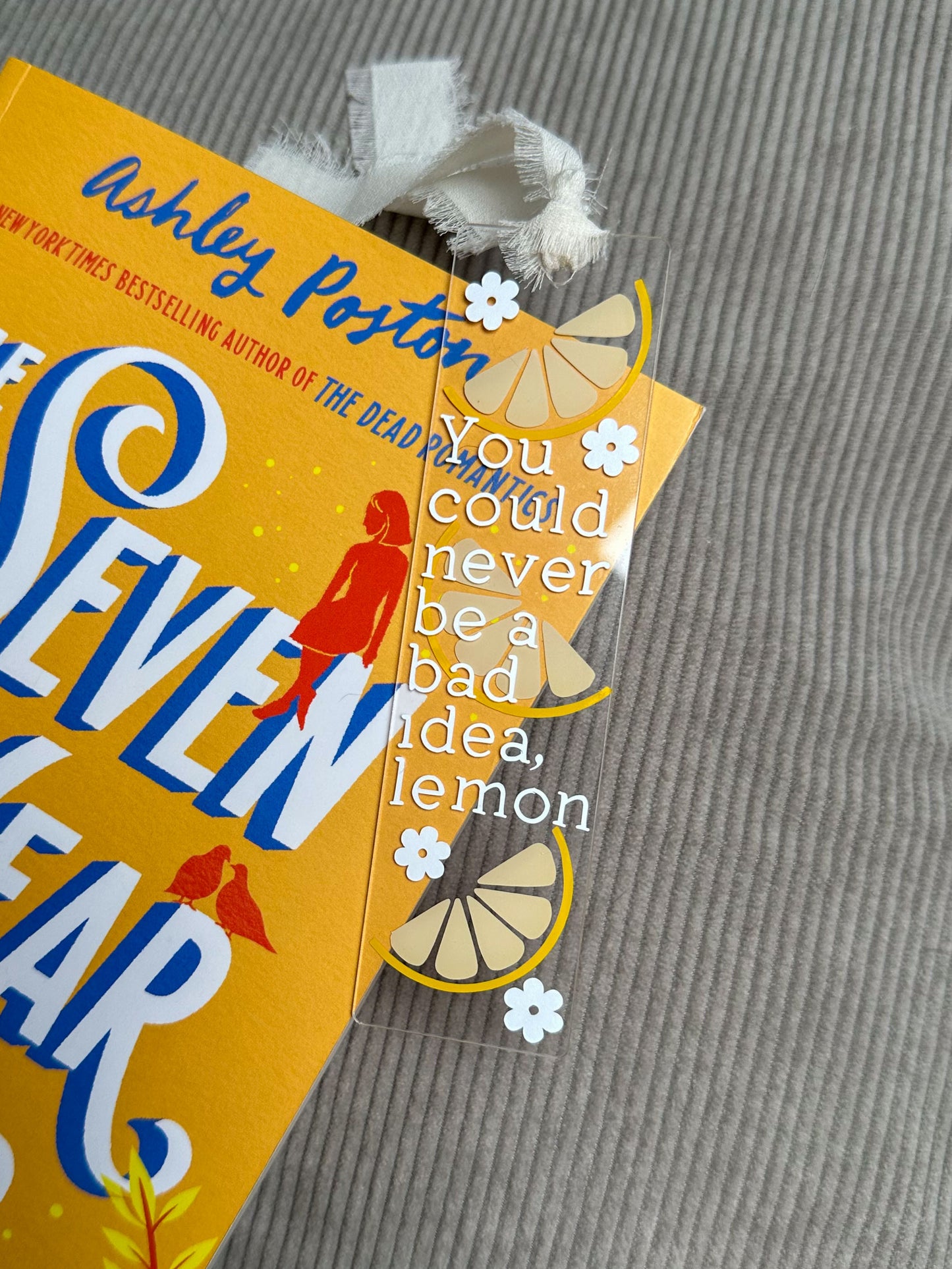 Bookmark "Ashley Poston - Lemon"