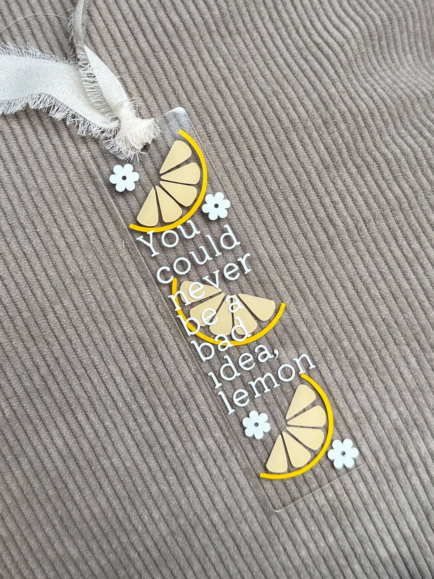 Bookmark "Ashley Poston - Lemon"