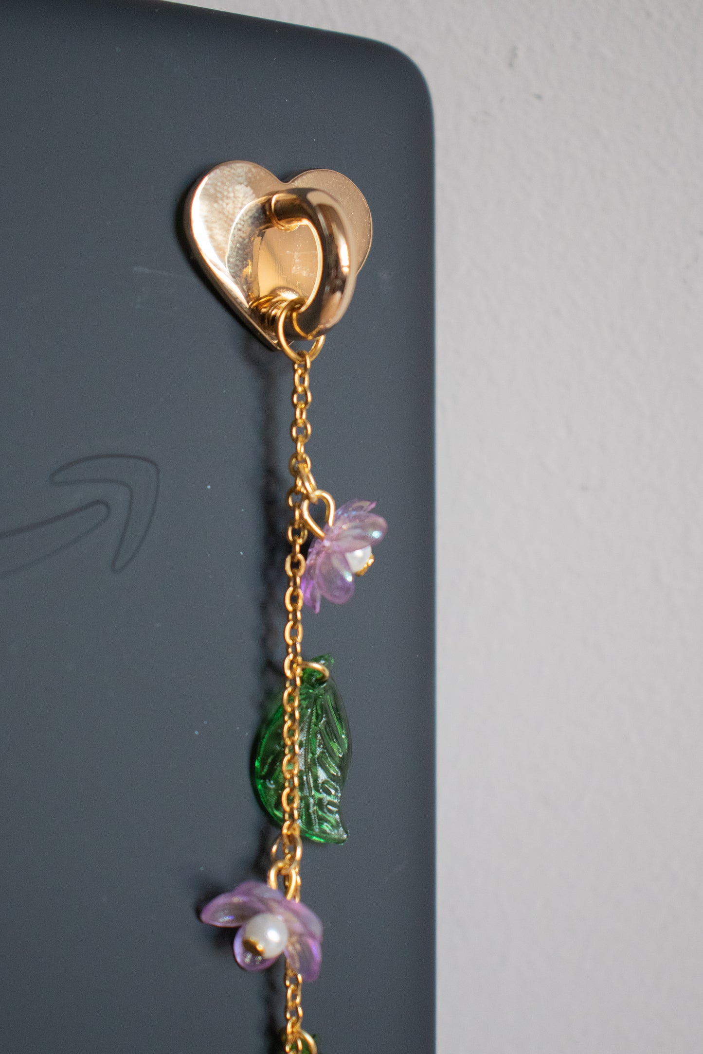 E-reader charm "White Butterfly & Purple Flowers"