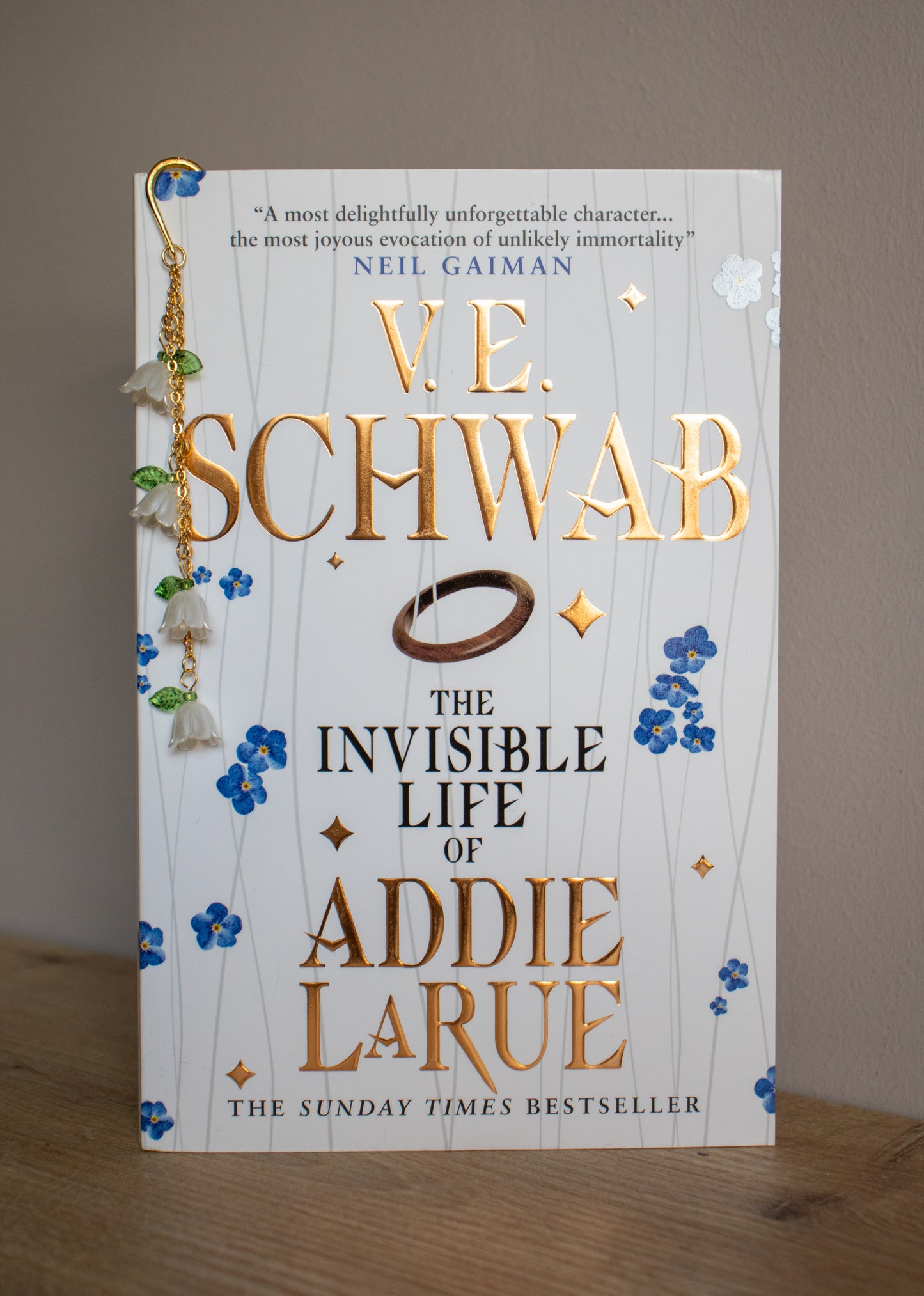 Book charm "White flowers"