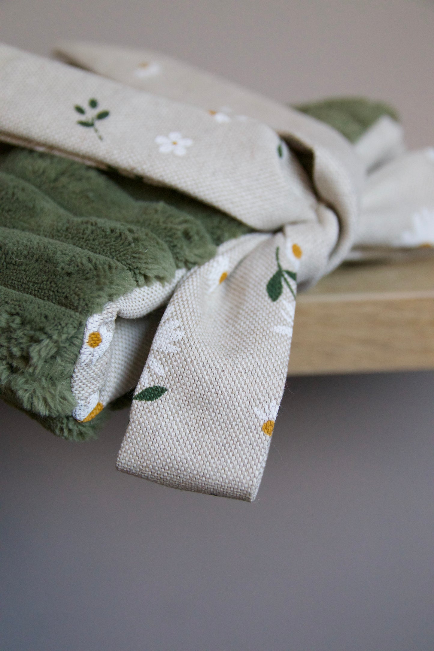 Booksleeve Luxe Strik “Green & Daisies"
