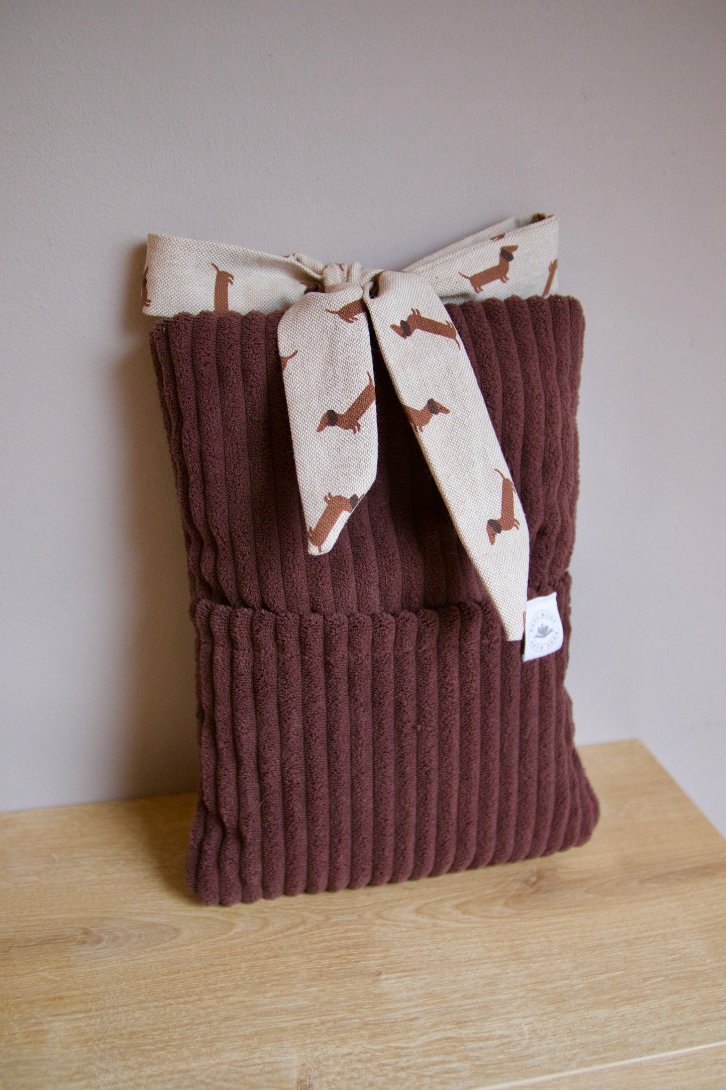 Booksleeve Luxe Strik “Brown & Dogs"