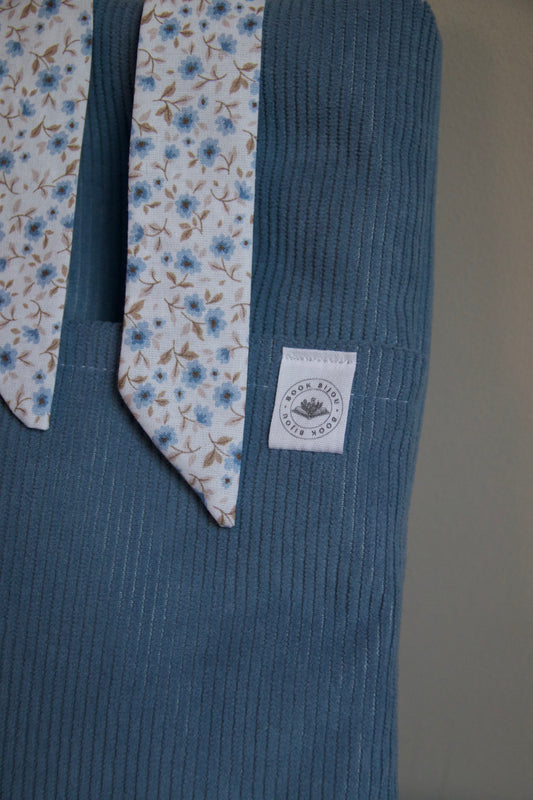 Booksleeve Luxe Strik “Blue & Flowers"