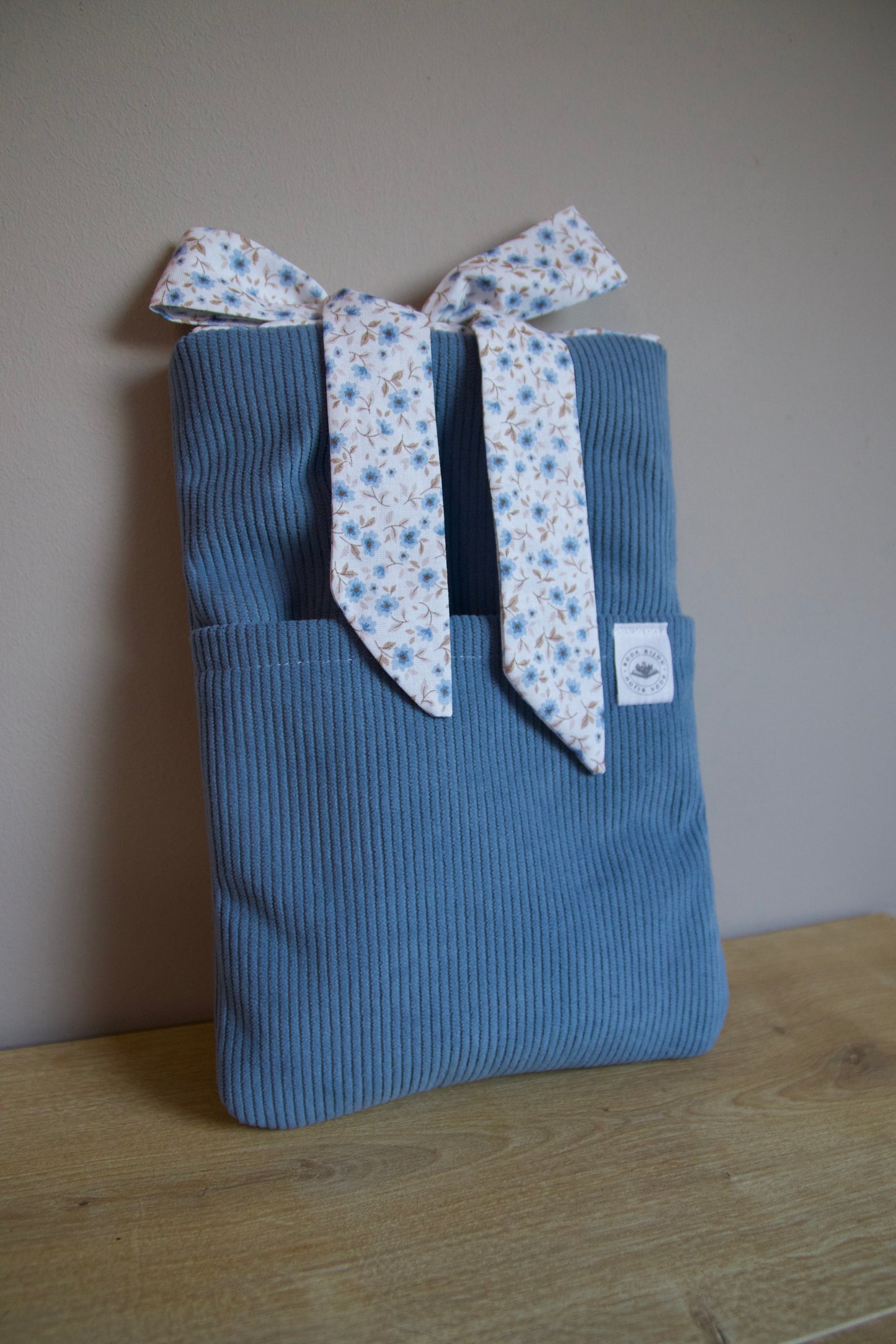 Booksleeve Luxe Strik “Blue & Flowers"