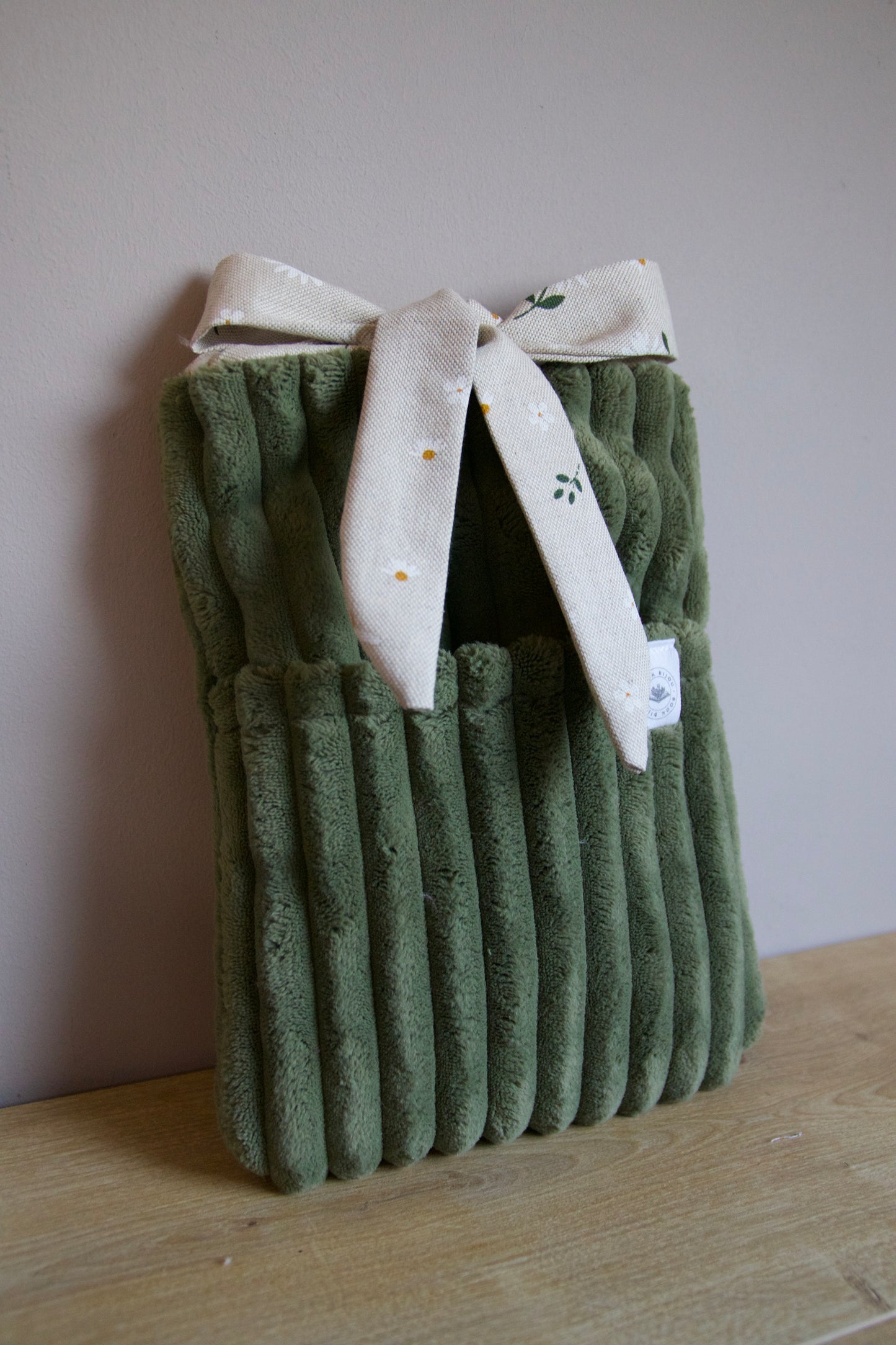 Booksleeve Luxe Strik “Green & Daisies"