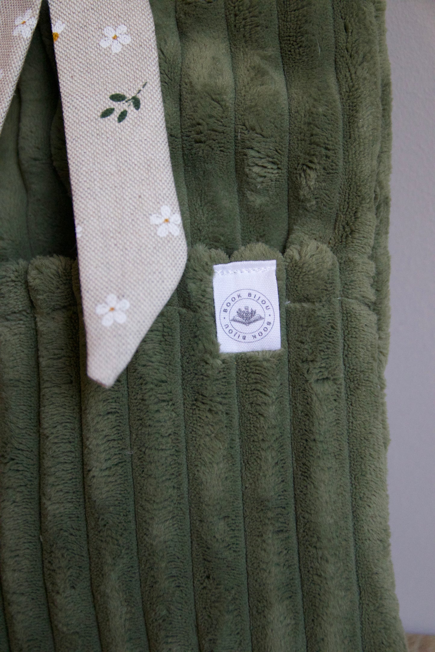 Booksleeve Luxe Strik “Green & Daisies"