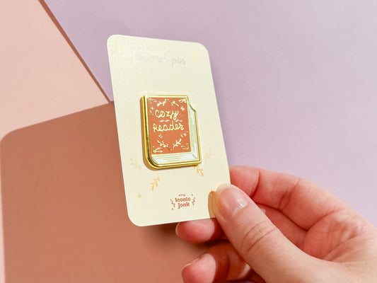 Pin - Cozy reader (Leonie Jonk)